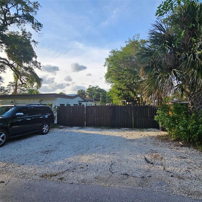 1425 Sw 33 Rd Ct, House other with 2 bedrooms, 2 bathrooms and null parking in Fort Lauderdale FL | Image 12