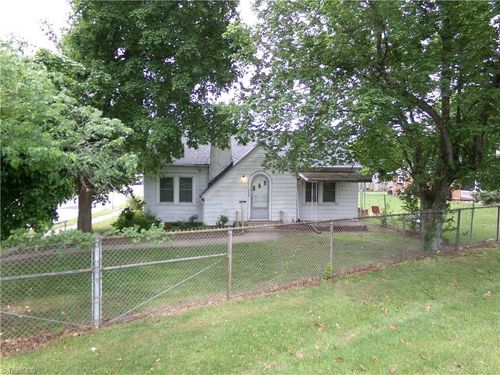 1408 E Martin Luther King Jr Dr, High Point, NC, 27260-5454 | Card Image