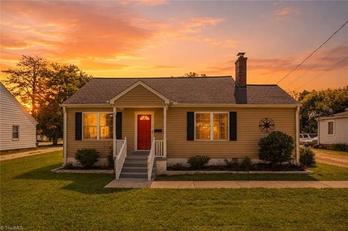 418 S Maple St, Graham, NC, 27253-2951 | Card Image