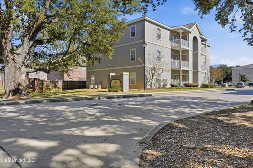 305-310 Holcomb Blvd, Ocean Springs, MS, 39564-5019 | Card Image