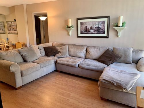 apt-331-210 172nd St, Sunny Isles Beach, FL, 33160-3422 | Card Image