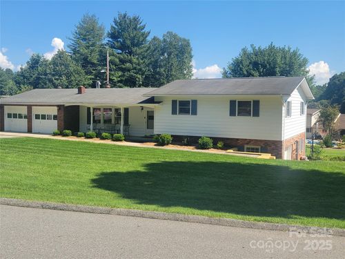 152 Springview Dr, Waynesville, NC, 28786-4750 | Card Image