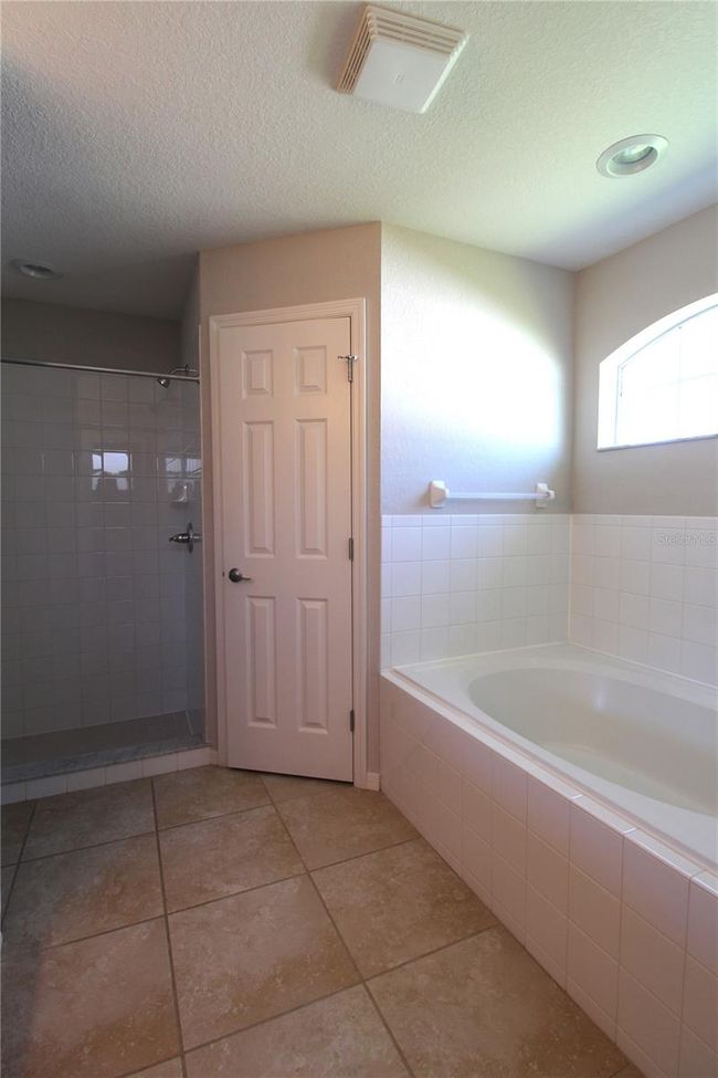 Primary Bathroom | Image 9
