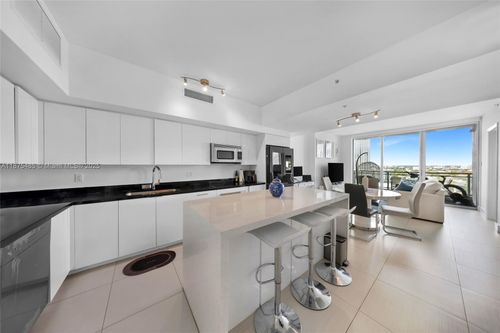 apt-2009-92 Sw 3rd St, Miami, FL, 33130-3084 | Card Image