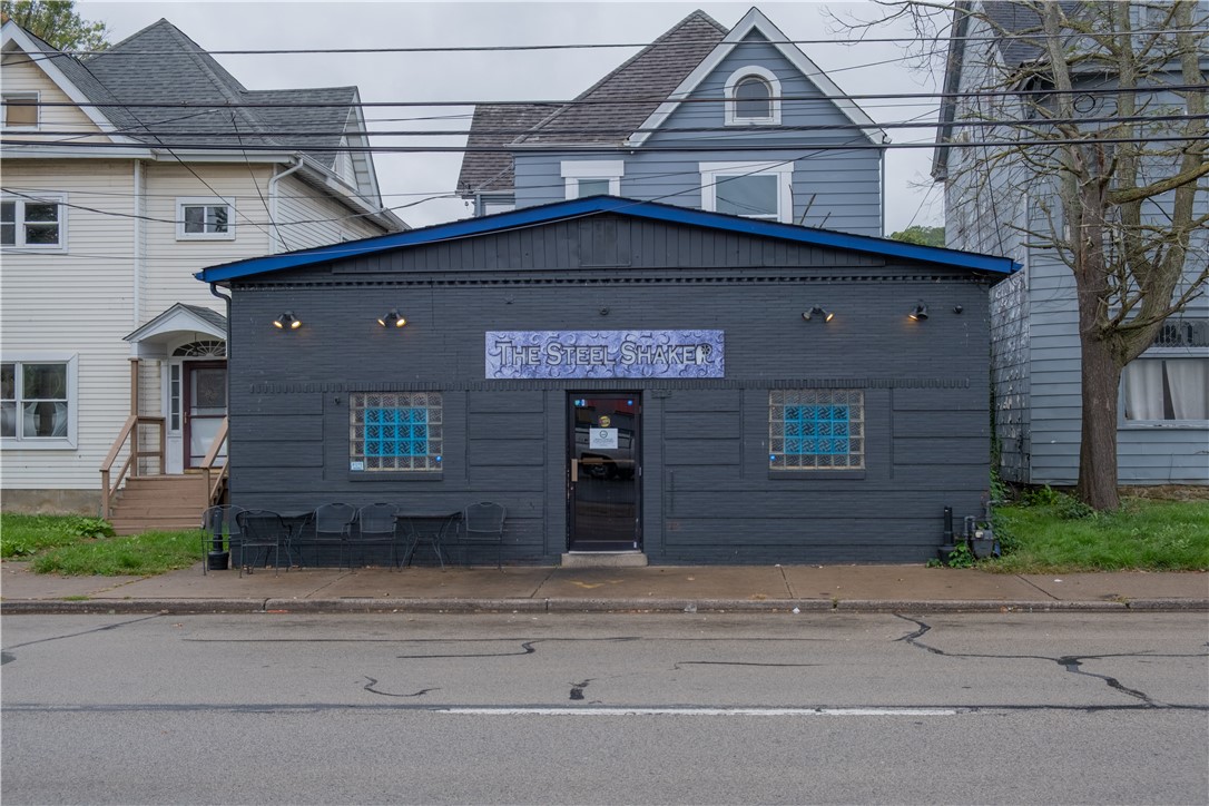 870 4Th Ave, Coraopolis, PA 15108