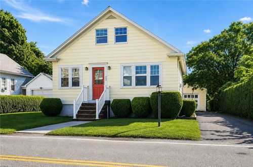 520 Middle Hwy, Barrington, RI, 02806-2345 | Card Image