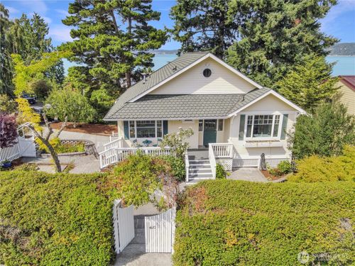 420 1st St, Langley, WA, 98260-8800 | Card Image