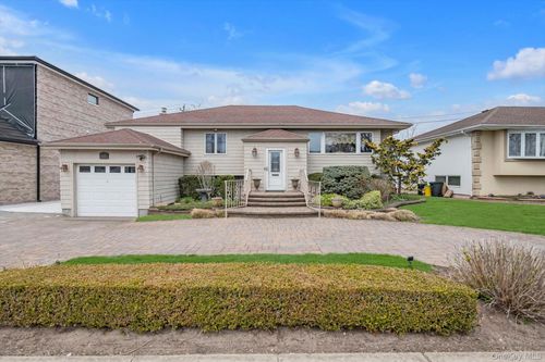 849 Flanders Dr, Valley Stream, NY, 11581-3100 | Card Image