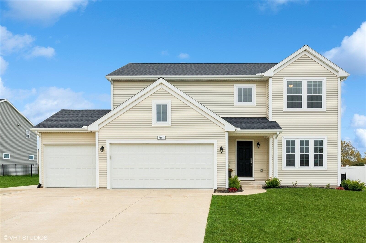 Racine Dr, Stevensville, MI 49127