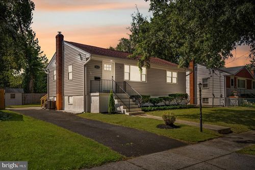 5009 Ravenswood Rd, RIVERDALE, MD, 20737-1119 | Card Image