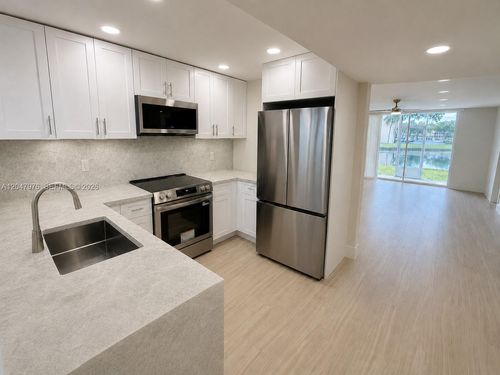 102-8600 Sunrise Lakes Blvd, Sunrise, FL, 33322-1421 | Card Image