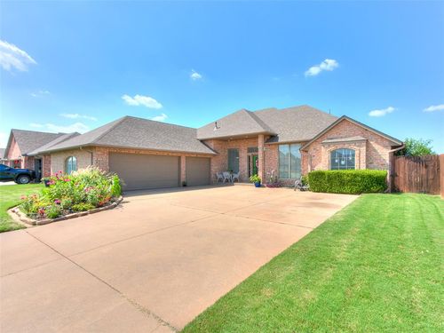 2121 Sw 30th St, Moore, OK, 73170-7910 | Card Image