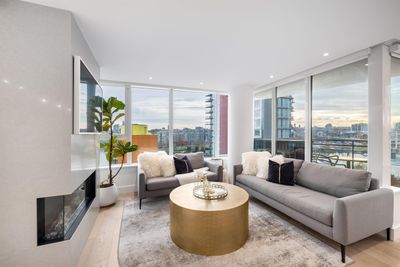 1603 - 33 Smithe St, Condo with 2 bedrooms, 2 bathrooms and 2 parking in Vancouver BC | Image 3