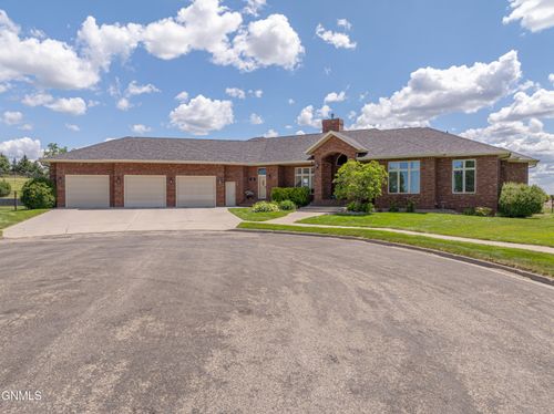901 Corvette Cir, Bismarck, ND, 58503-0125 | Card Image