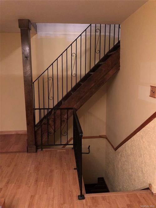 b-261-29 Langston Ave, Glen Oaks, NY, 11004-1040 | Card Image