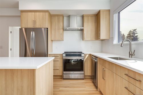 204-7181 Lantzville Rd, Lantzville, BC, V0R2H0 | Card Image