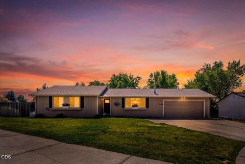 942 Nw Maple Court, Redmond, OR, 97756 | Card Image