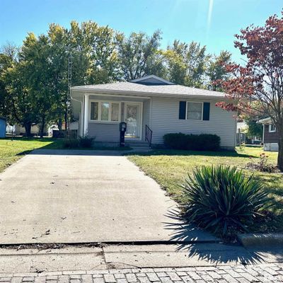 1012 W Vandeveer Street, House other with 3 bedrooms, 2 bathrooms and null parking in Taylorville IL | Image 1