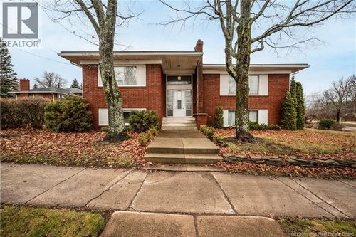 200 Mount Royal Blvd, Moncton, NB, E1E2W1 | Card Image