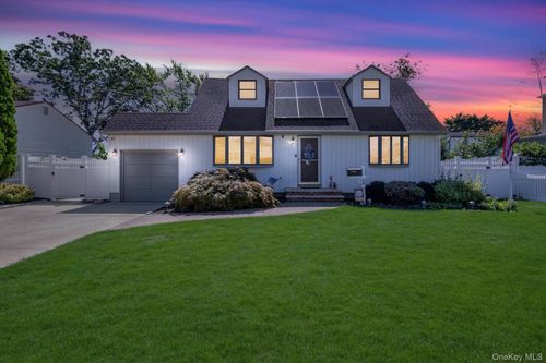 20 Hazel Ave, Farmingdale, NY, 11735-4122 | Card Image