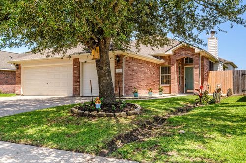104 Laurel Meadow Ct, La Marque, TX, 77568-2496 | Card Image