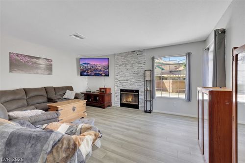 2749 Stargate St, Las Vegas, NV, 89108-4062 | Card Image