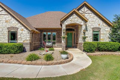 View of front of property featuring a front lawn | Image 1