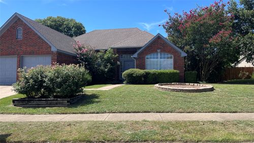320 Pebblebrook Ln, Glenn Heights, TX, 75154-1851 | Card Image