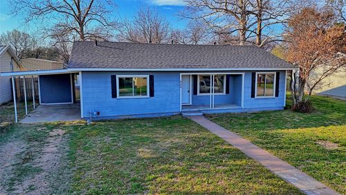 900 N Lamb St, Bowie, TX, 76230-3712 | Card Image