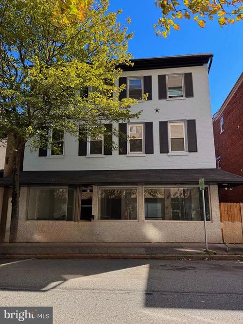 24 N Charlotte St, Pottstown, PA, 19464-5527 | Card Image