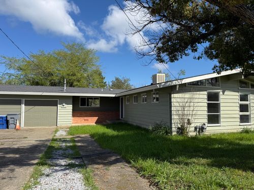 1400 Riviera Dr, Redding, CA, 96001-4017 | Card Image