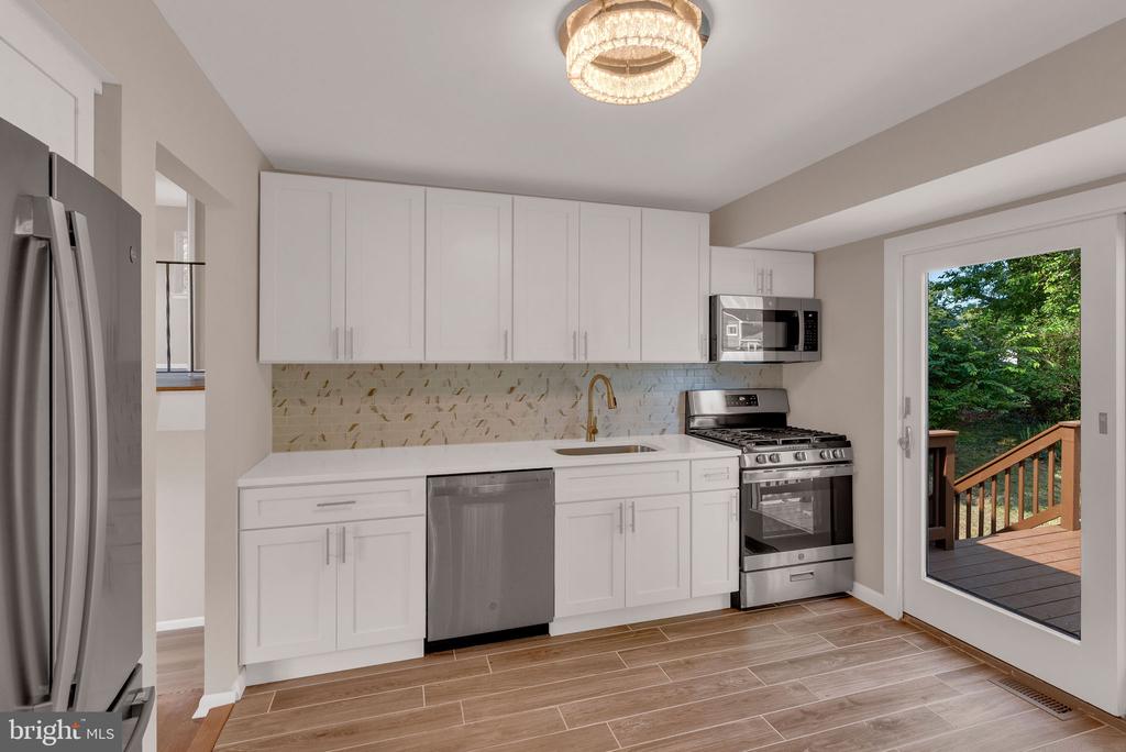 Residential in MOUNT HOLLY 5