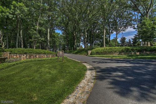 5 Sutton Ct, Mendham Twp, NJ, 07945-1520 | Card Image