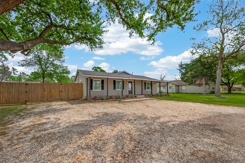 917 S Main Street, Highlands, TX, 77562 | Card Image