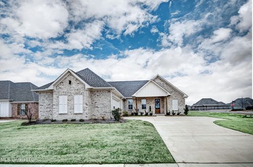 801 Montclaire Dr, Canton, MS, 39046-1260 | Card Image