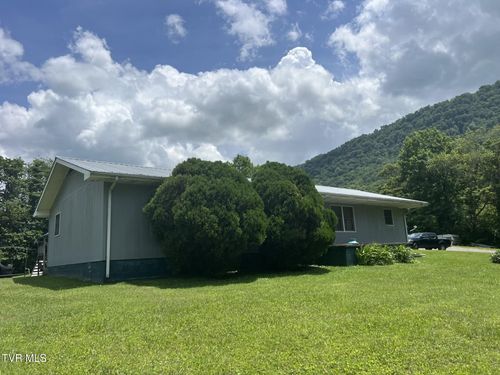 3911 Tate Springs Rd, Big Stone Gap, VA, 24219-4644 | Card Image