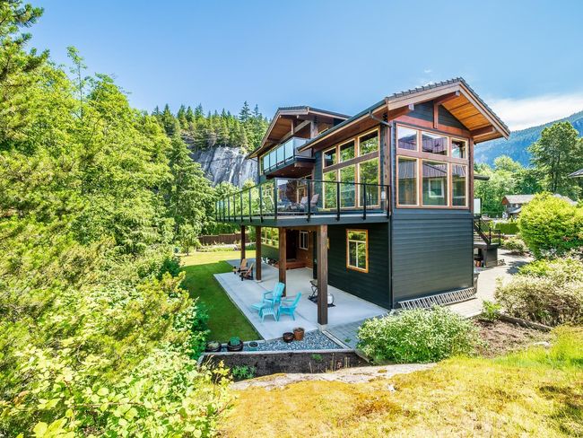 1011 Panorama Place, House other with 4 bedrooms, 3 bathrooms and 5 parking in Squamish BC | Image 24