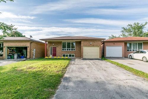 3 Buchanan St, Barrie, ON, L4M6B7 | Card Image