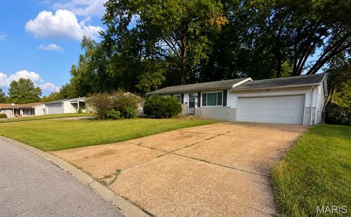 1457 Widefields Ln, Saint Louis, MO, 63138-2535 | Card Image
