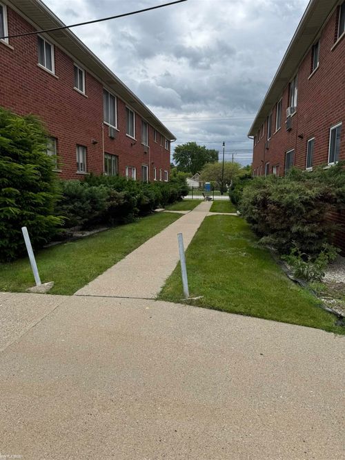 apt-1-15229 E 9 Mile Rd, Eastpointe, MI, 48021-2283 | Card Image