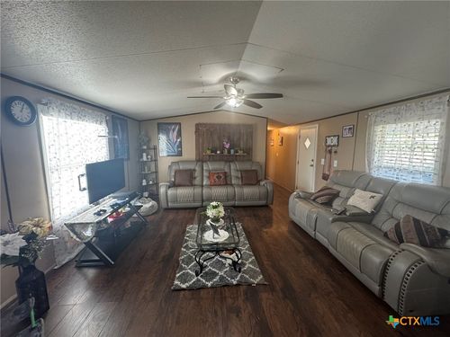 109 Shawn Ln, Seguin, TX, 78155-1572 | Card Image