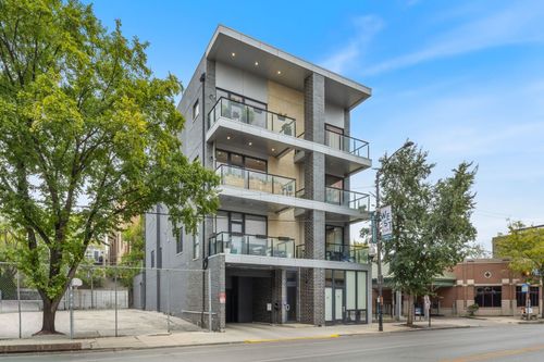 3w-2116 W Chicago Ave, CHICAGO, IL, 60622-4820 | Card Image