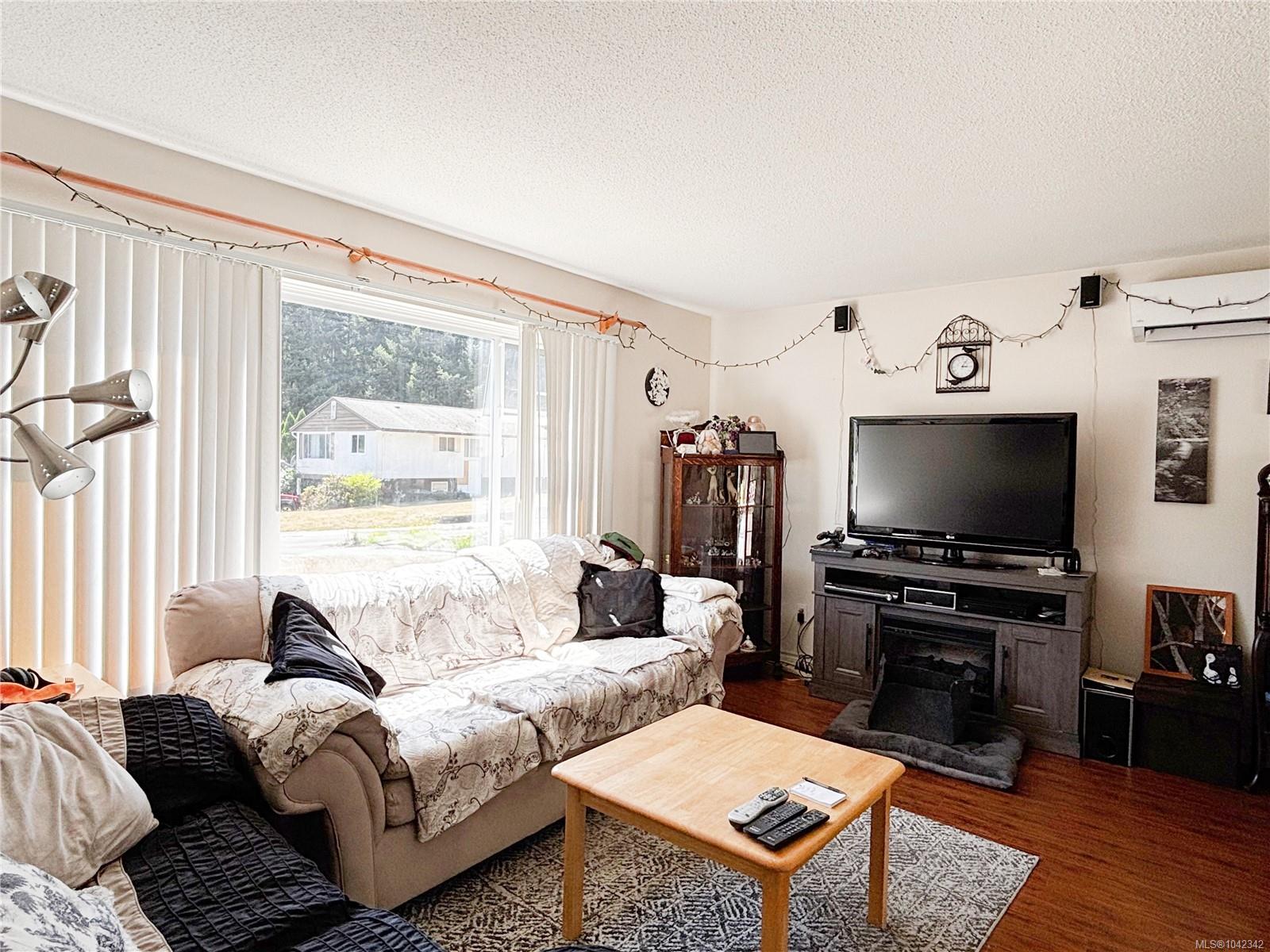 Residential in Gold River 4