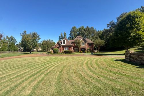 100 Aston Park Dr, Eads, TN, 38028-6235 | Card Image