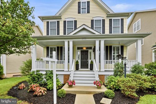 25172 Riding Center Dr, CHANTILLY, VA, 20152-6049 | Card Image