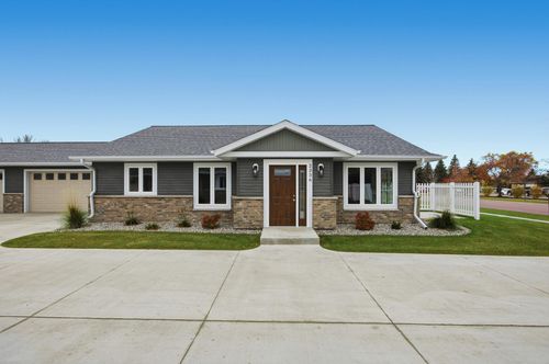 2336 30th Ave S, Fargo, ND, 58103-5871 | Card Image