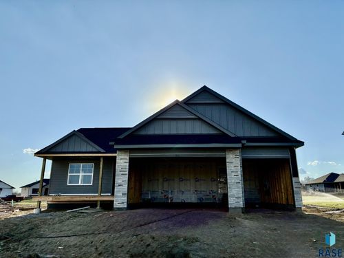 913 S Country Club Ave, Brandon, SD, 57005-6722 | Card Image