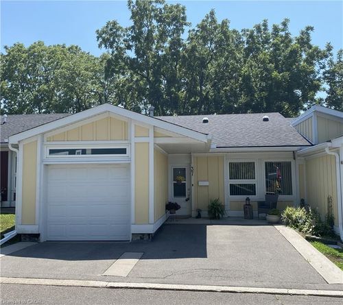 37 Bishop Tonnos Way, Hamilton, ON, L9B2L7 | Card Image