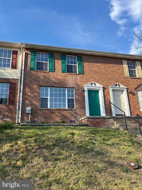 102 Waterford Ln, WINCHESTER, VA, 22602-6221 | Card Image