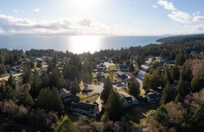 1456 Vernon Drive, House other with 5 bedrooms, 2 bathrooms and 6 parking in Gibsons BC | Image 38